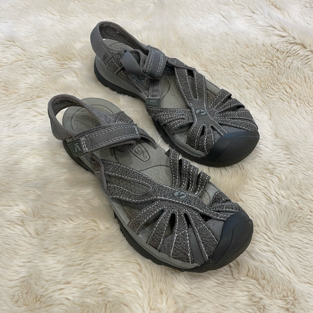 Woman’s Keen Rose Closed Toe ankle strap sandal! JUST LIKE NEW!